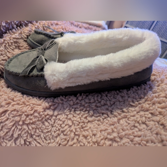 Jessica Simpsons Women's Moccasins Slippers with Cute Bow Detail - Picture 3 of 6